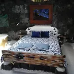 Aloelux ! - Private With Jacuzzi, Cinema ,massage ,wonderful View, Art Desing *