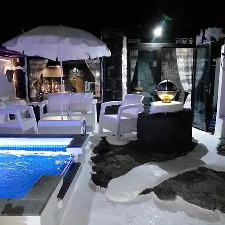 Villa Aloelux ! - Private With Jacuzzi, Cinema ,massage ,wonderful View, Art Desing