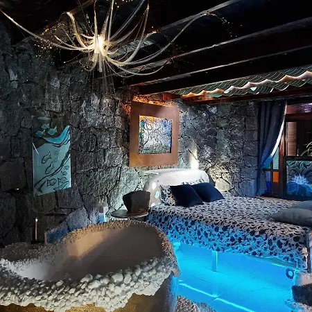 Aloelux ! - Private With Jacuzzi, Cinema ,massage ,wonderful View, Art Desing