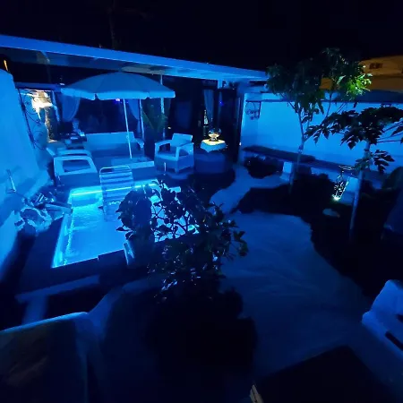 Aloelux ! - Private With Jacuzzi, Cinema ,massage ,wonderful View, Art Desing