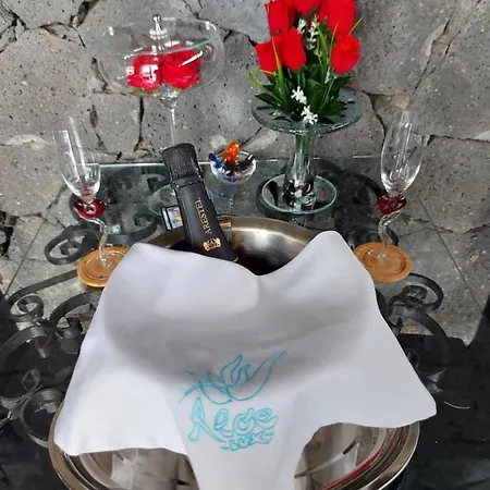 Aloelux ! - Private With Jacuzzi, Cinema ,massage ,wonderful View, Art Desing *