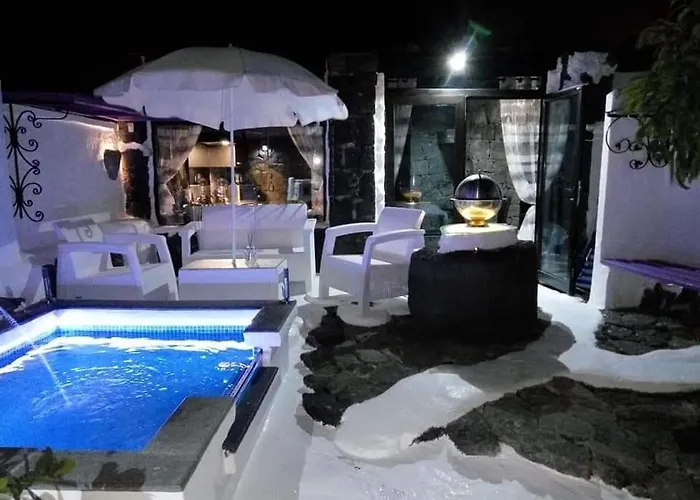 Villa Aloelux ! - Private With Jacuzzi, Cinema ,massage ,wonderful View, Art Desing