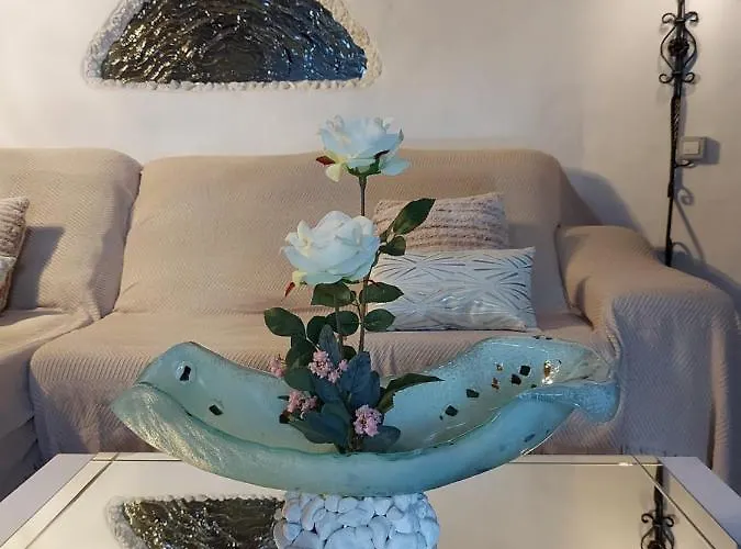 Aloelux ! - Private With Jacuzzi, Cinema ,massage ,wonderful View, Art Desing *