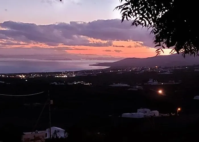 Aloelux ! - Private With Jacuzzi, Cinema ,massage ,wonderful View, Art Desing *