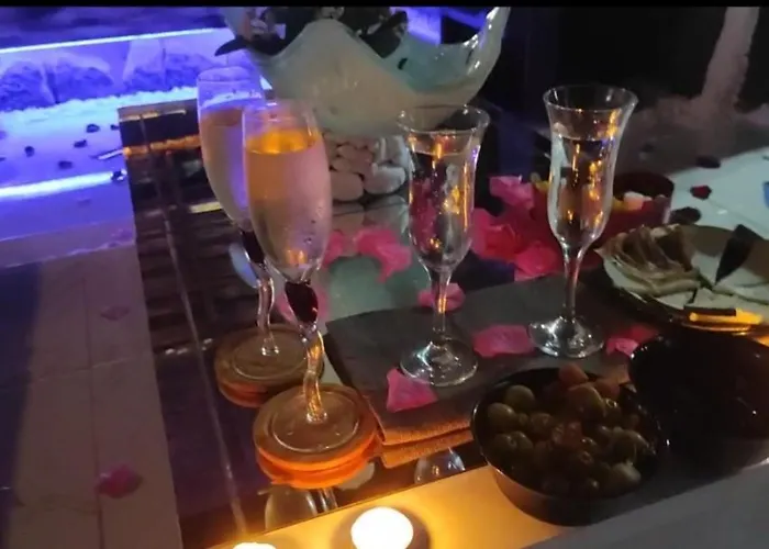 Aloelux ! - Private With Jacuzzi, Cinema ,massage ,wonderful View, Art Desing