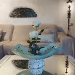 Aloelux ! - Private With Jacuzzi, Cinema ,massage ,wonderful View, Art Desing *