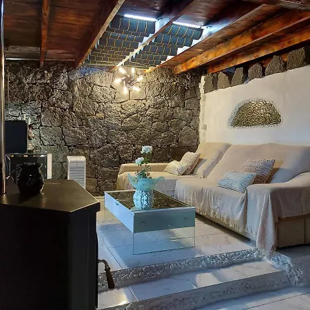 Aloelux ! - Private With Jacuzzi, Cinema ,massage ,wonderful View, Art Desing Βίλα
