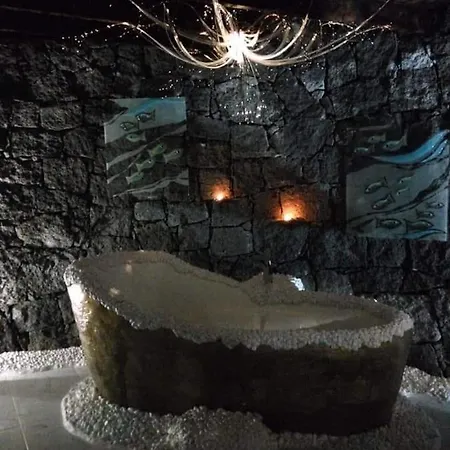 Aloelux ! - Private With Jacuzzi, Cinema ,massage ,wonderful View, Art Desing فيلة *