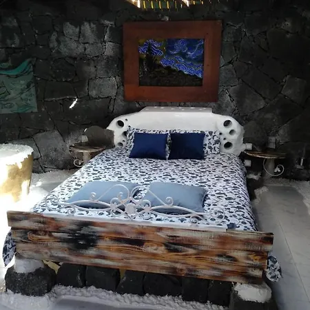 Aloelux ! - Private With Jacuzzi, Cinema ,massage ,wonderful View, Art Desing *