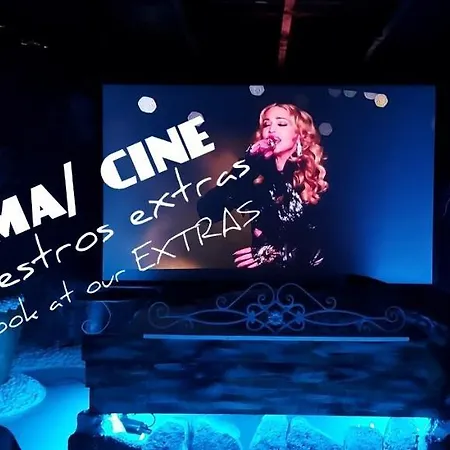 Aloelux ! - Private With Jacuzzi, Cinema ,massage ,wonderful View, Art Desing فيلة *