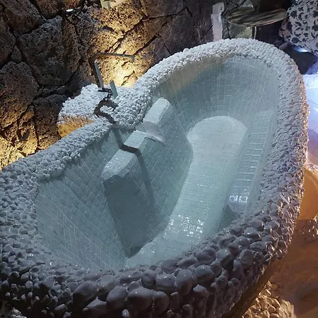 Aloelux ! - Private With Jacuzzi, Cinema ,massage ,wonderful View, Art Desing فيلة *