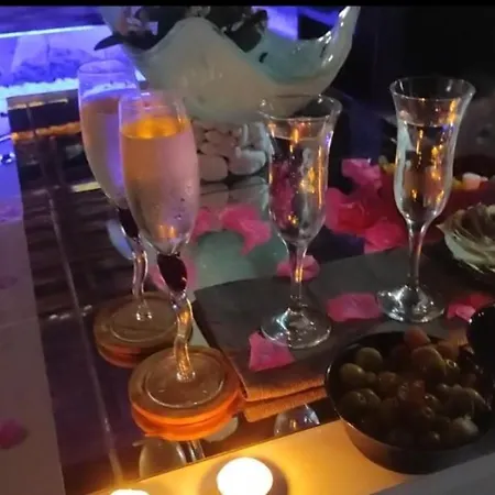 Aloelux ! - Private With Jacuzzi, Cinema ,massage ,wonderful View, Art Desing