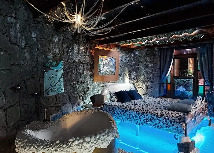 Aloelux ! - Private With Jacuzzi, Cinema ,massage ,wonderful View, Art Desing