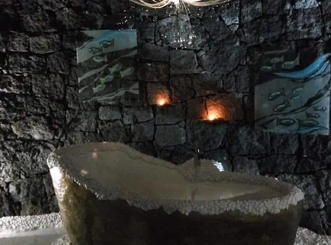 Aloelux ! - Private With Jacuzzi, Cinema ,massage ,wonderful View, Art Desing Βίλα *