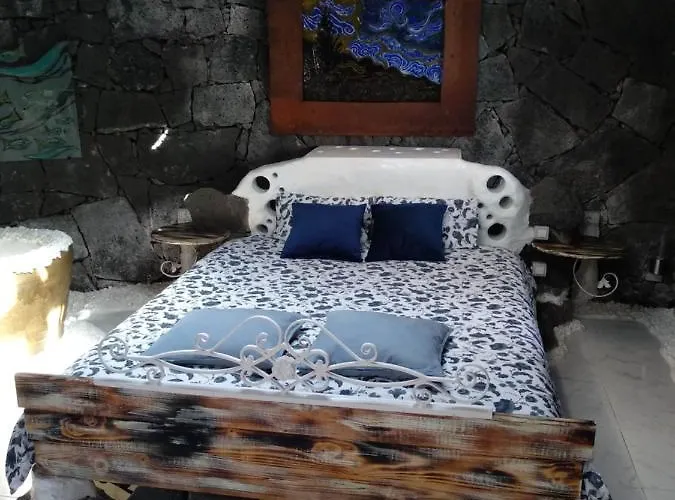 Aloelux ! - Private With Jacuzzi, Cinema ,massage ,wonderful View, Art Desing *