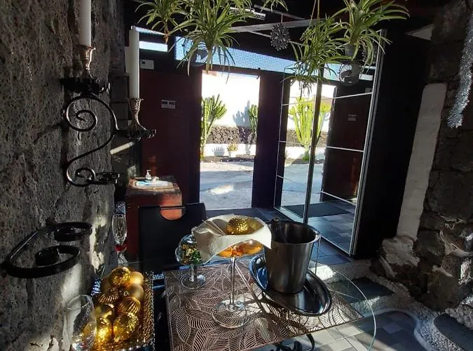 Aloelux ! - Private With Jacuzzi, Cinema ,massage ,wonderful View, Art Desing Βίλα