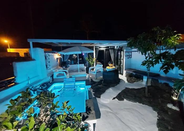 Aloelux ! - Private With Jacuzzi, Cinema ,massage ,wonderful View, Art Desing